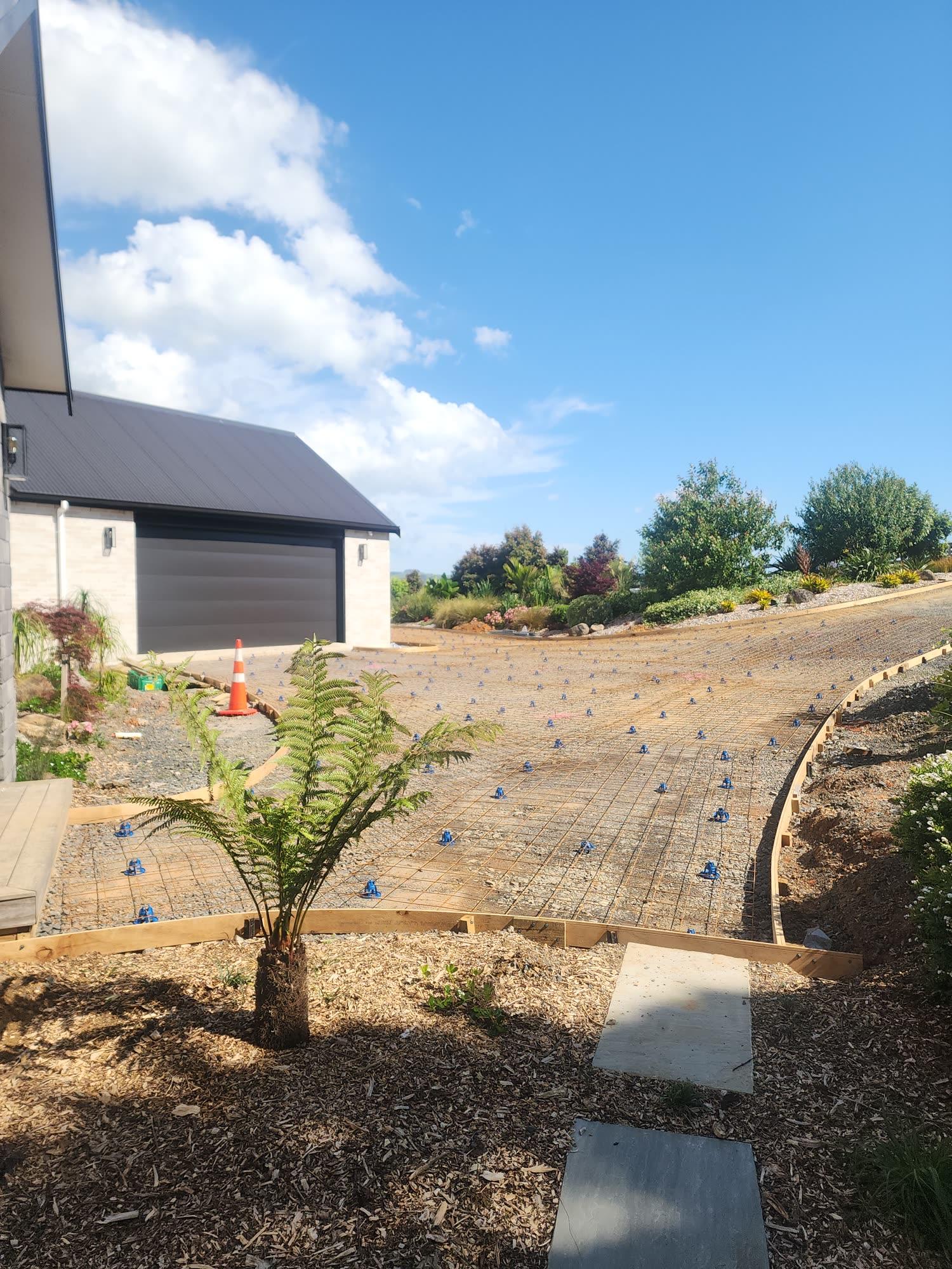 Concrete driveway and large hardstand pad: concrete preparation photo 01