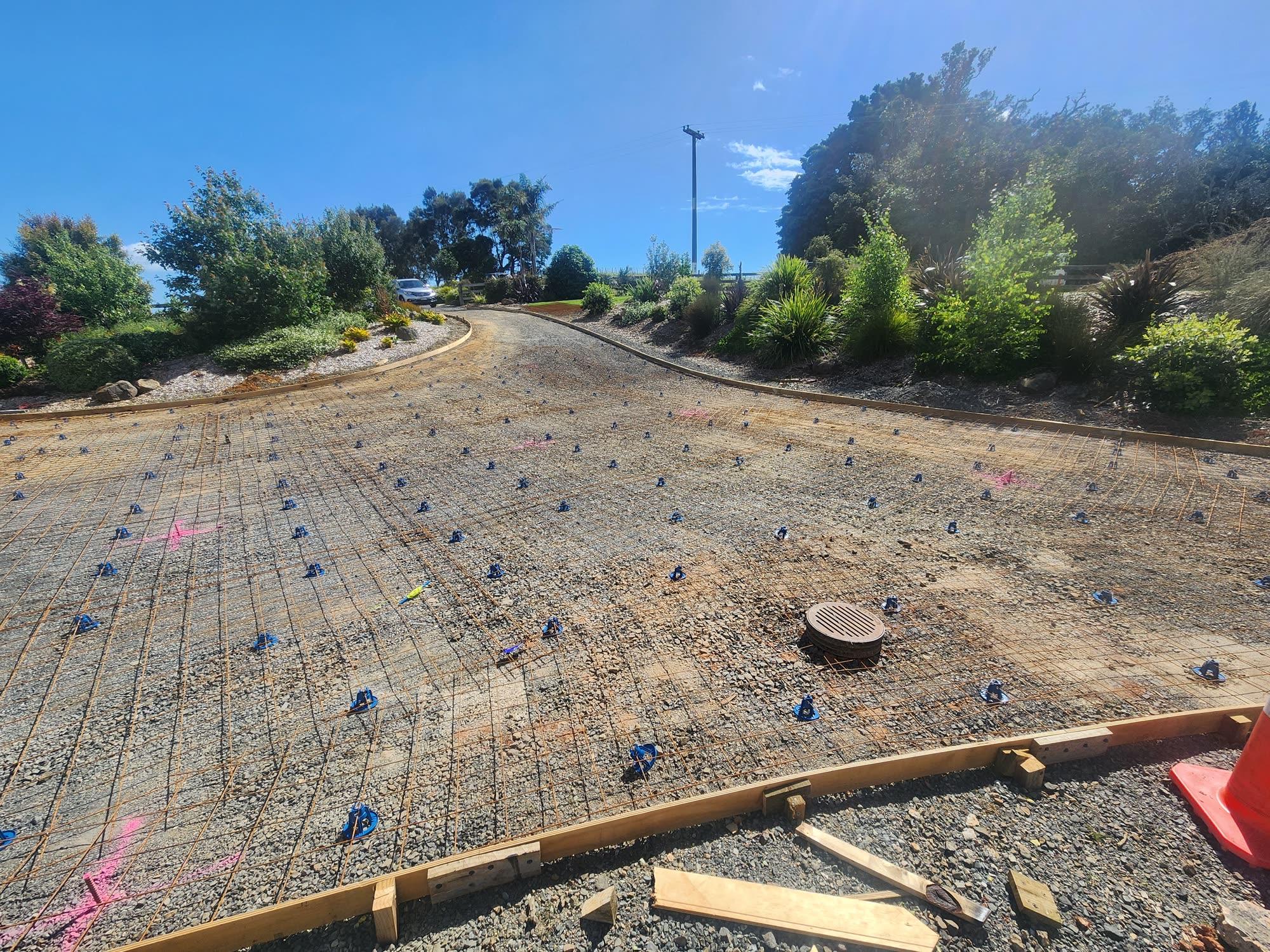 Concrete driveway and large hardstand pad: concrete preparation photo 04