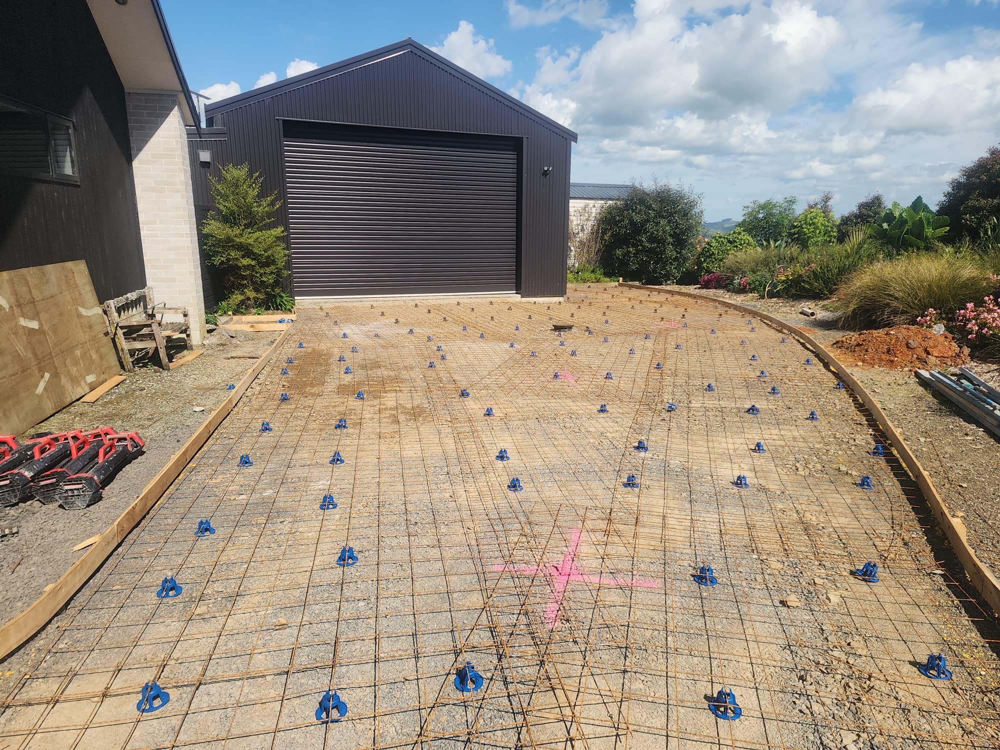 Concrete driveway and large hardstand pad: concrete preparation photo 06