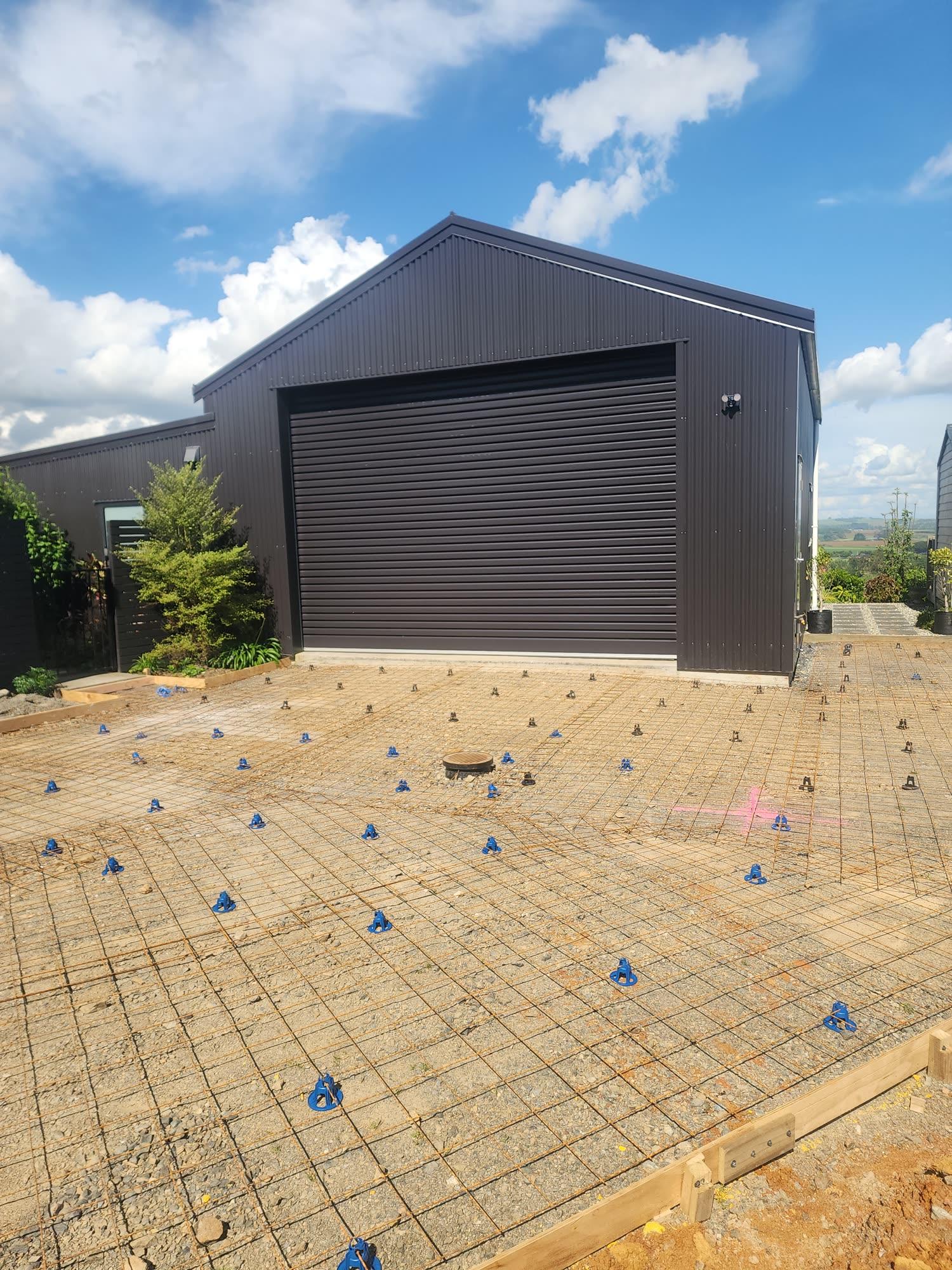 Concrete driveway and large hardstand pad: concrete preparation photo 07