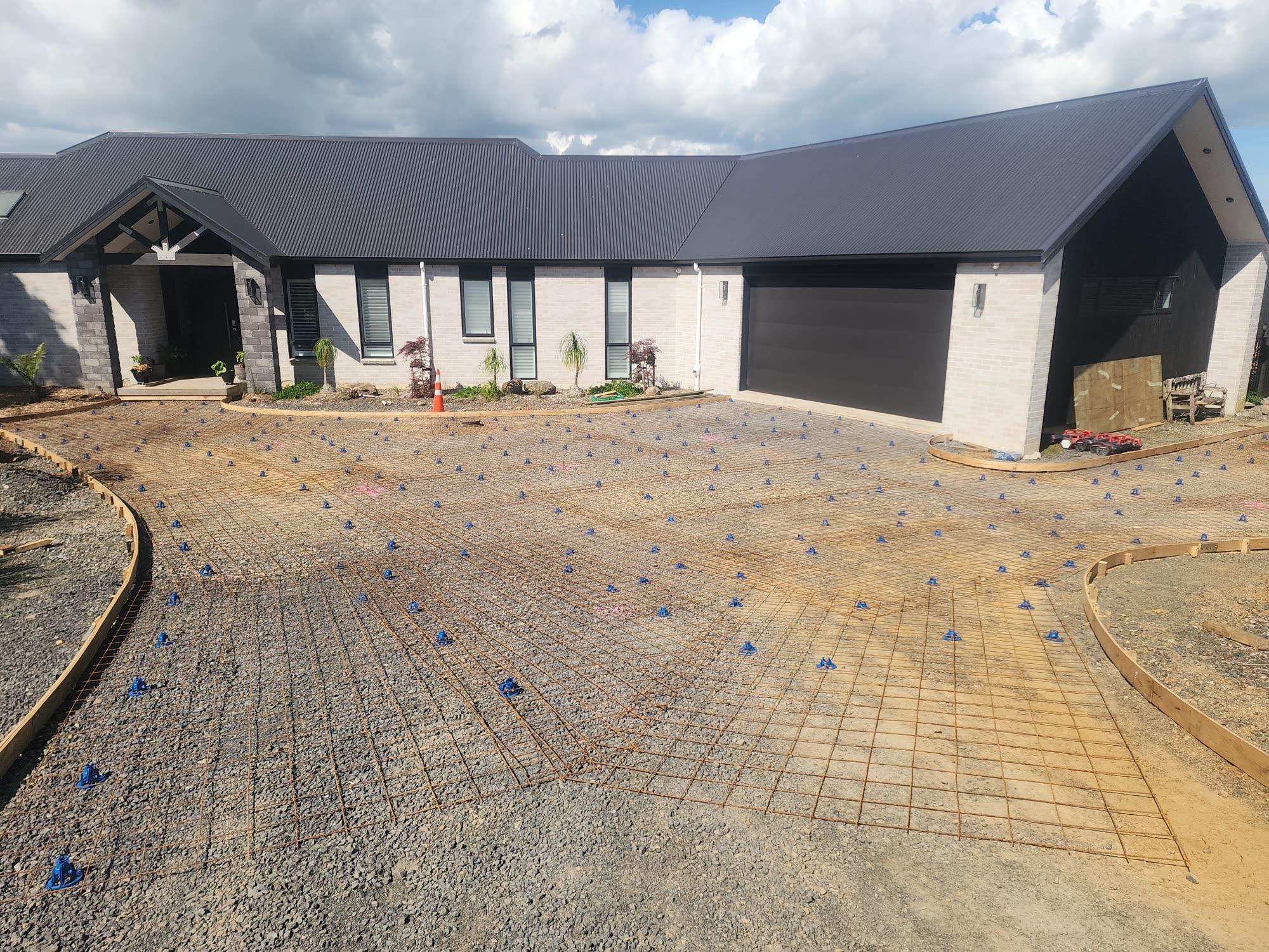 Concrete driveway and large hardstand pad: concrete preparation photo 11