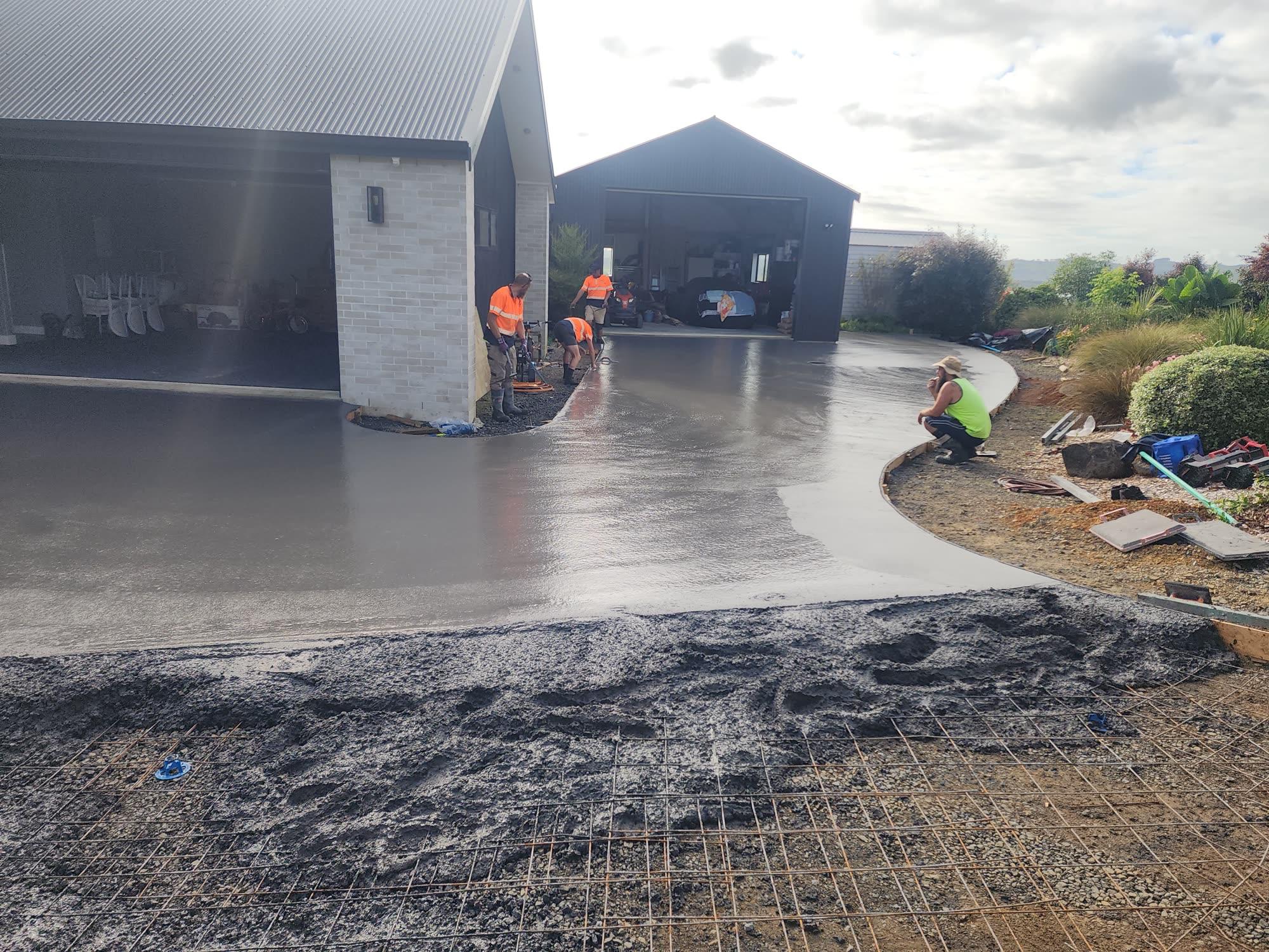 Concrete driveway and large hardstand pad: concrete preparation photo 16