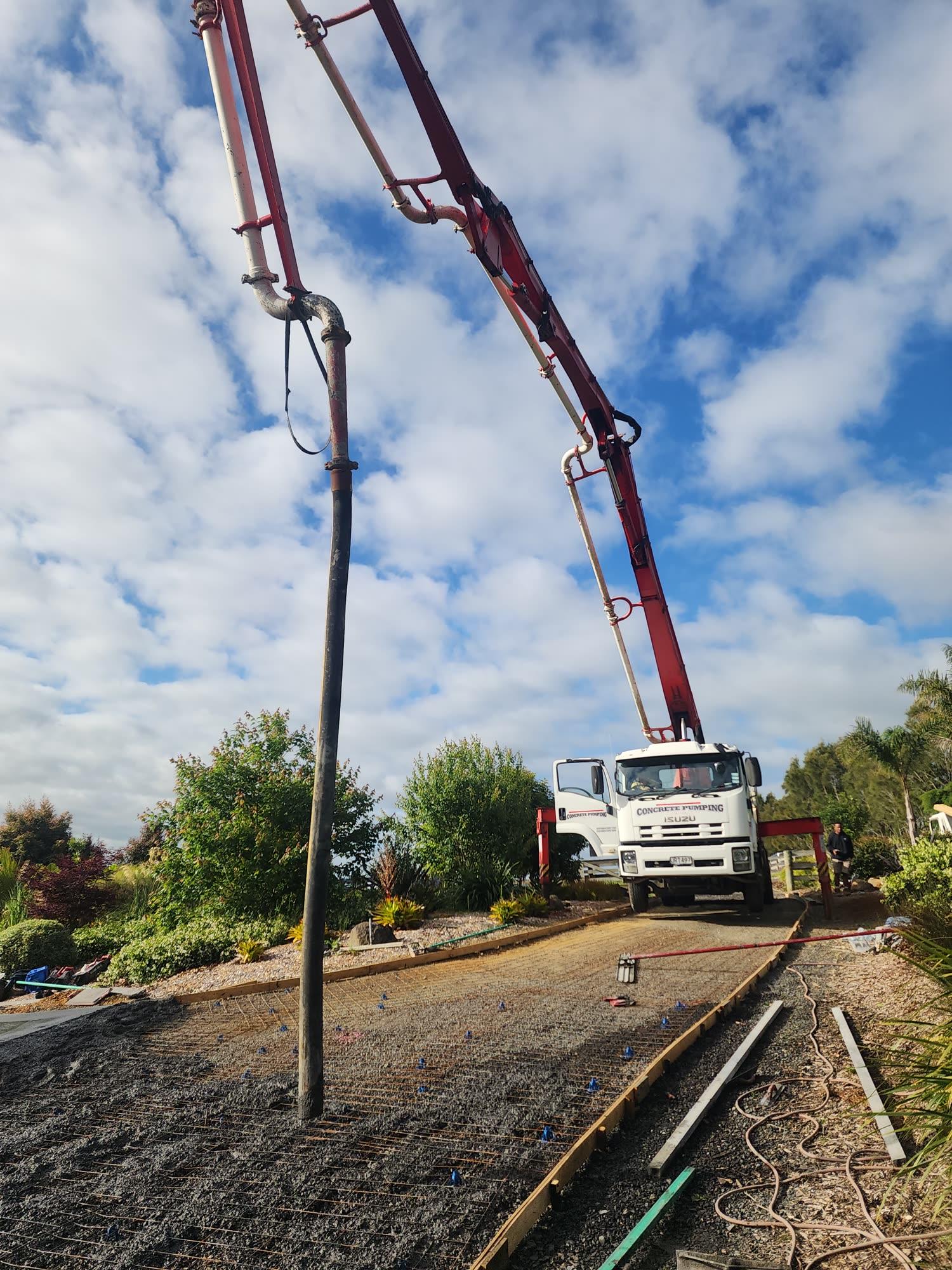 Concrete driveway and large hardstand pad: concrete preparation photo 17