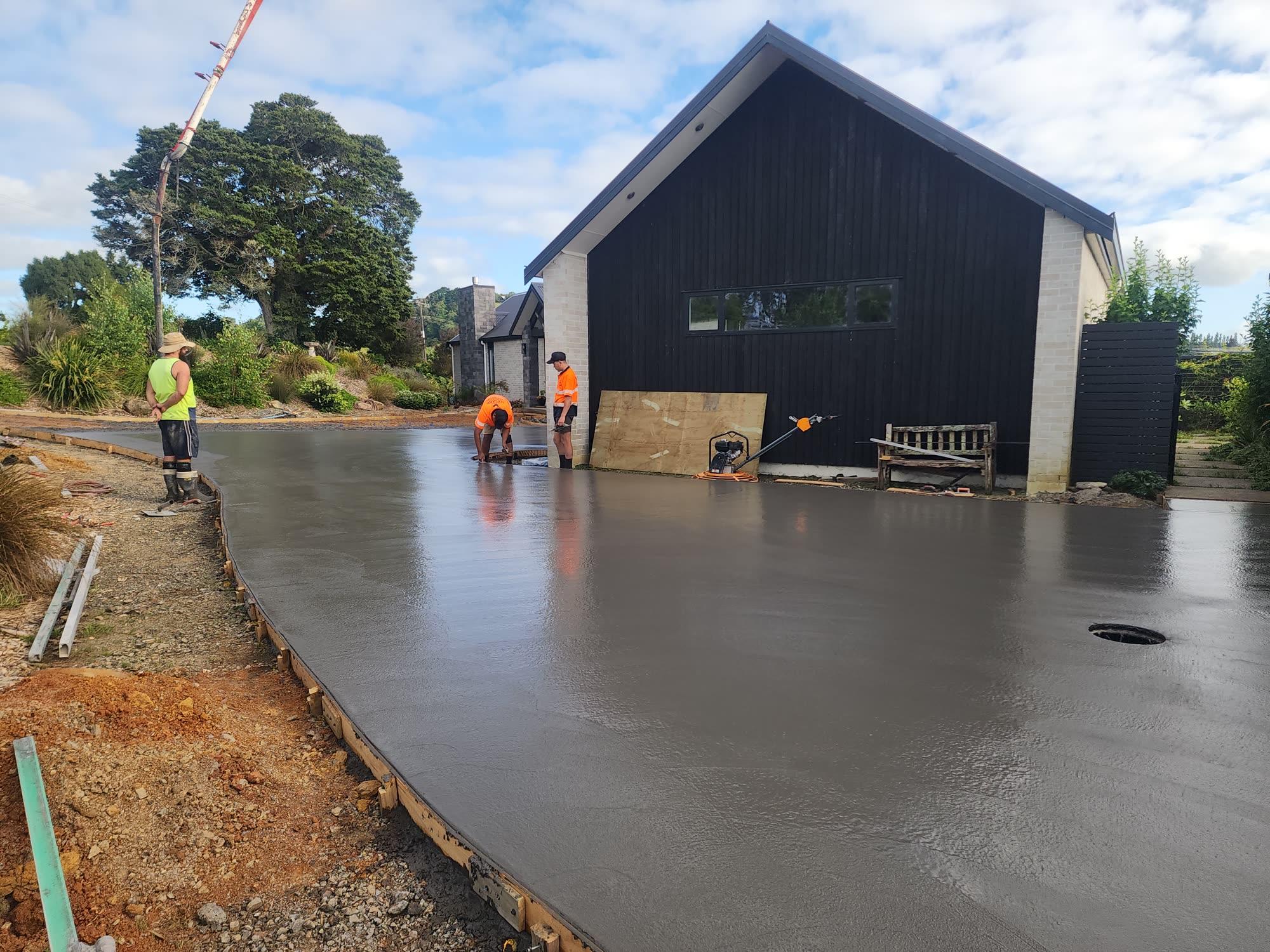 Concrete driveway and large hardstand pad: concrete preparation photo 19
