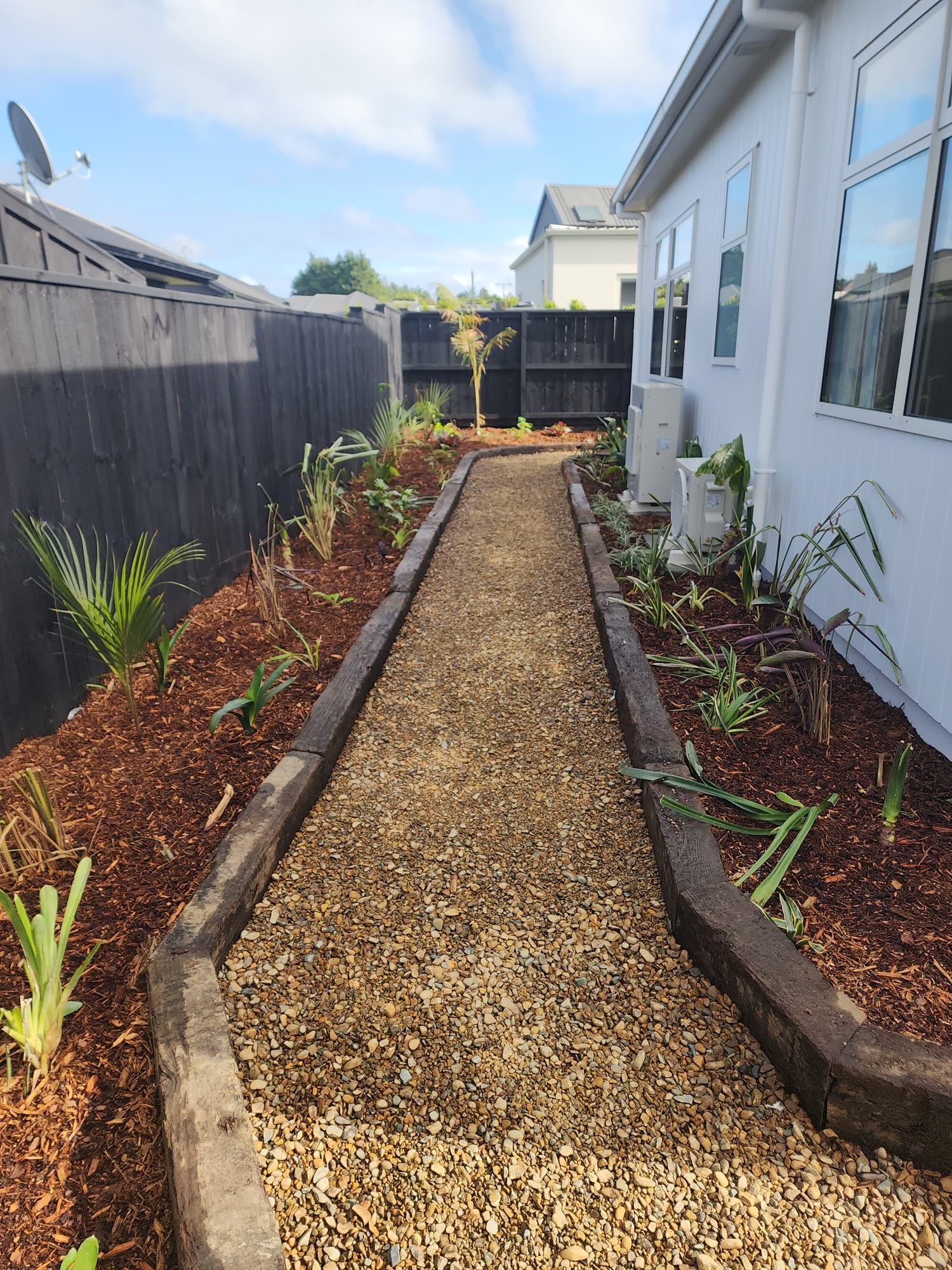 Narrow side garden boardwalk and planting: decking photo 01