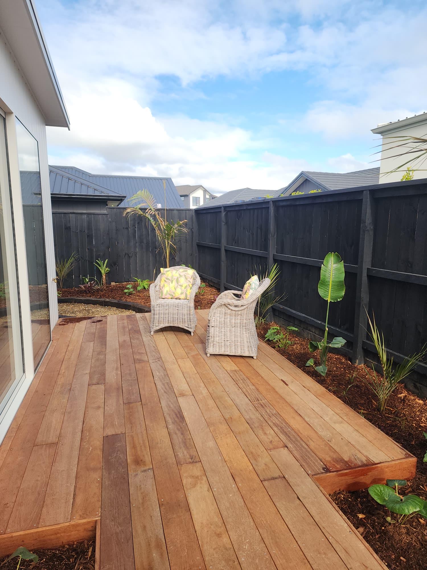 Narrow side garden boardwalk and planting: decking photo 05