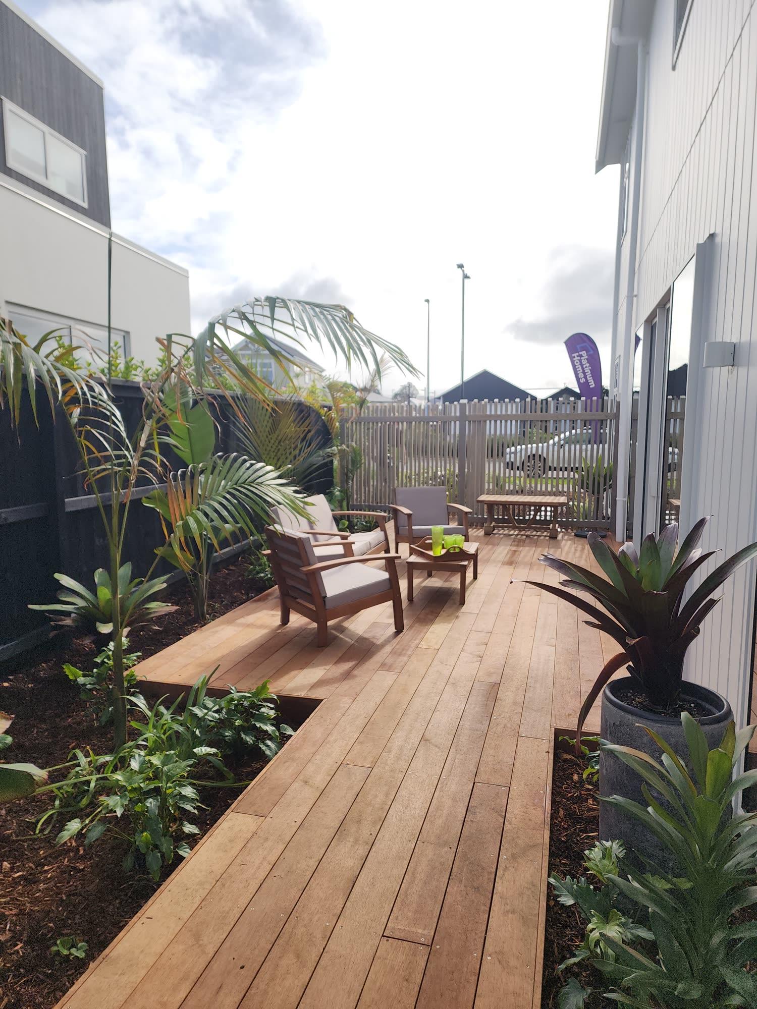 Narrow side garden boardwalk and planting: decking photo 06