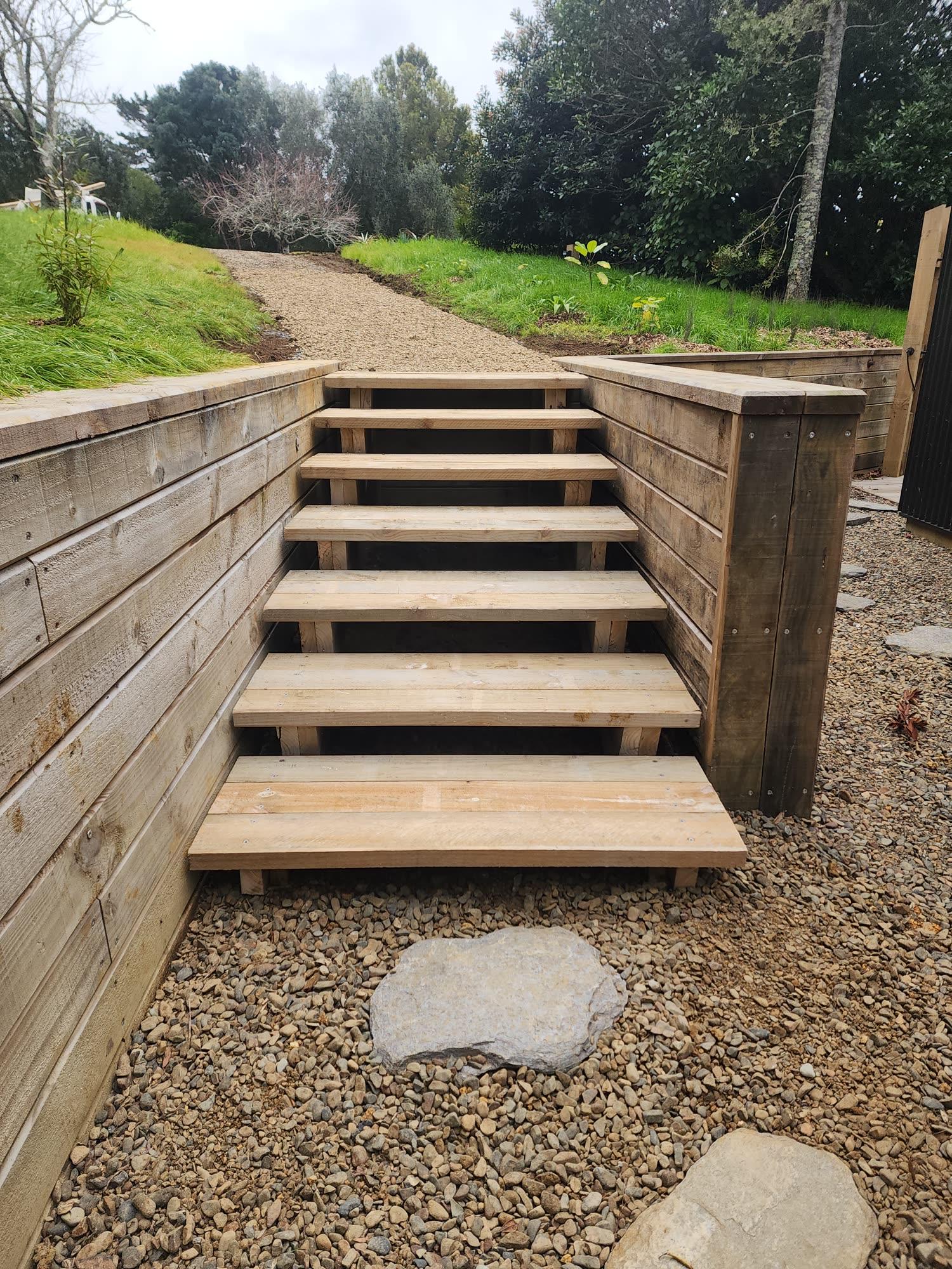 Timber retaining, steps and outdoor access: timber retaining photo 01