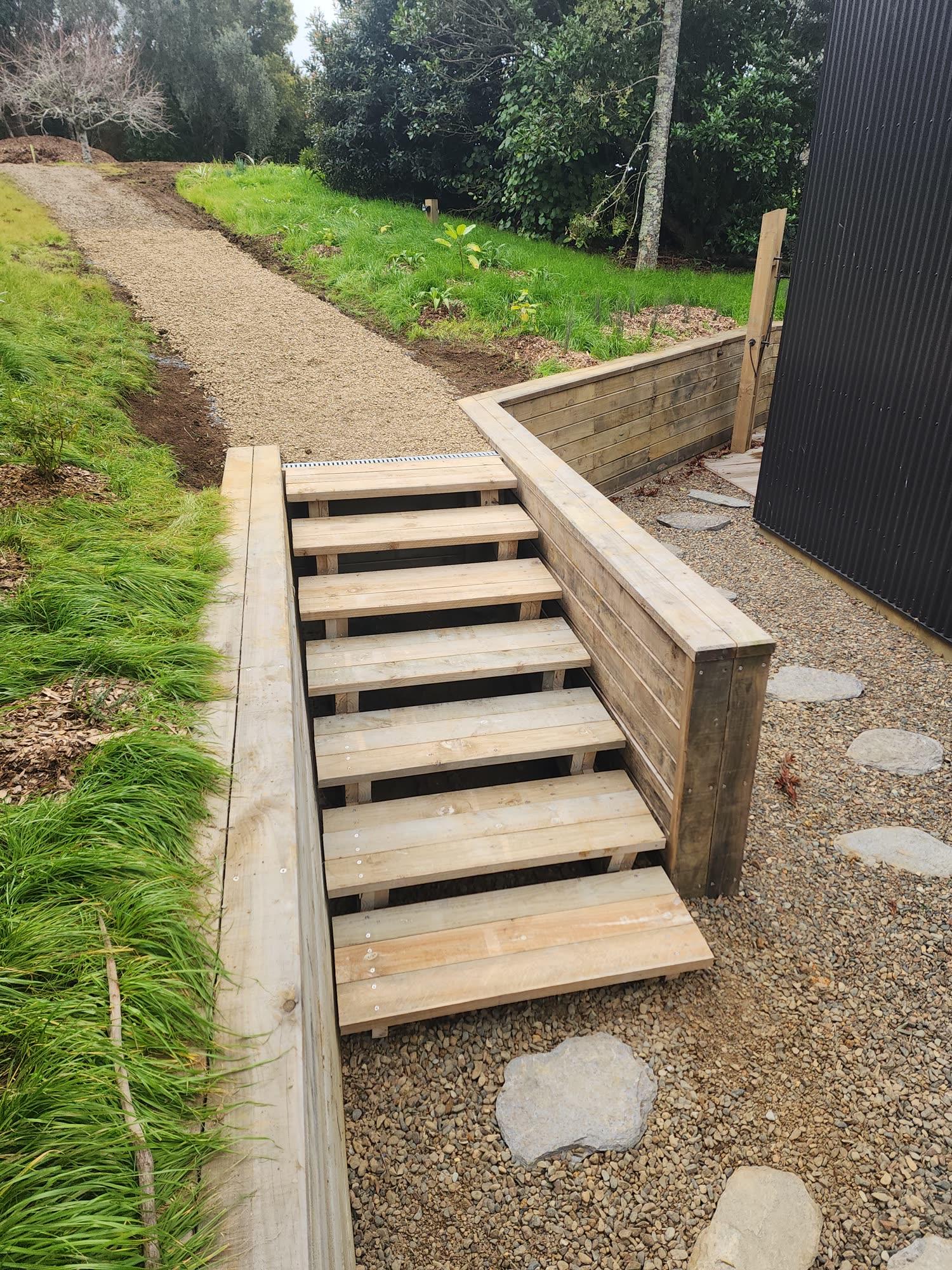 Timber retaining, steps and outdoor access: timber retaining photo 04