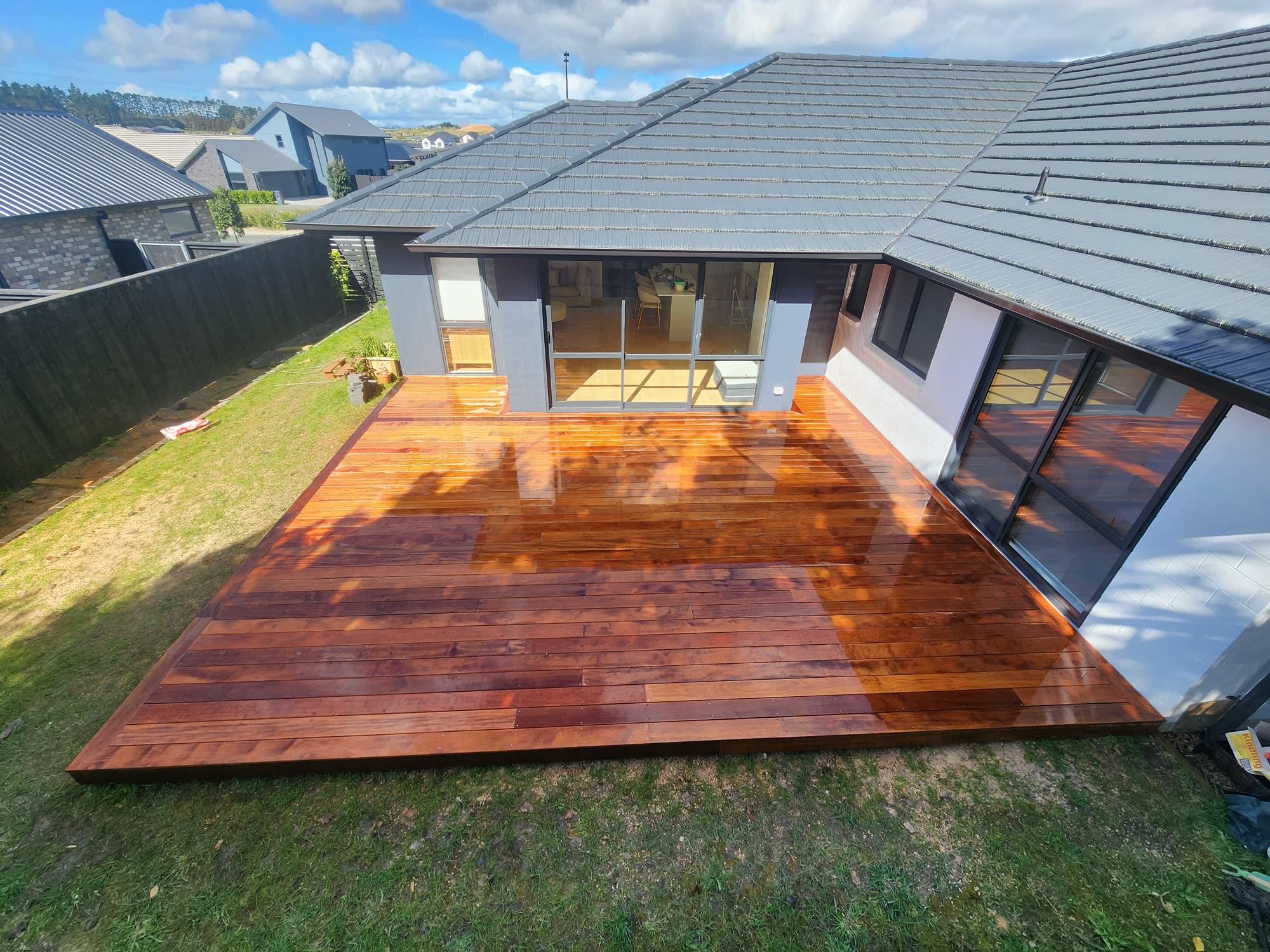 Hardwood Deck Courtyard — ALCO landscape project, Franklin region