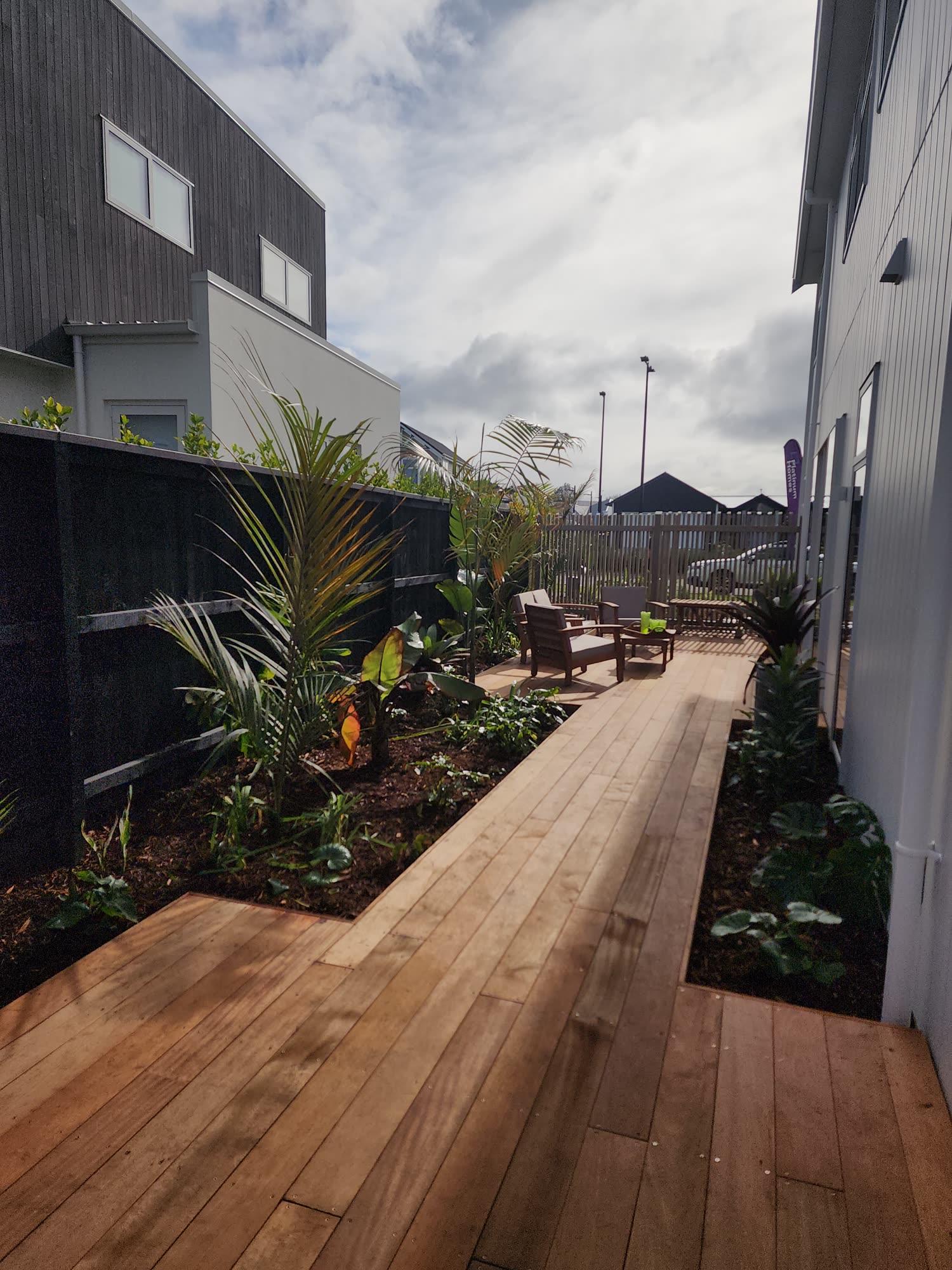 Narrow side garden boardwalk and planting: decking photo 04
