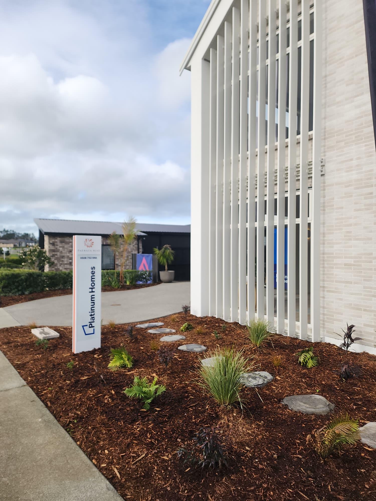Narrow Side Garden Boardwalk — ALCO landscape project, Franklin region